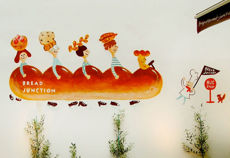 BREAD JUNCTIONの店外ペイント写真：コッペパンバス